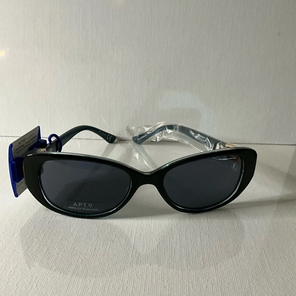 Apt. 9 Black and Gold Women's Sunglasses